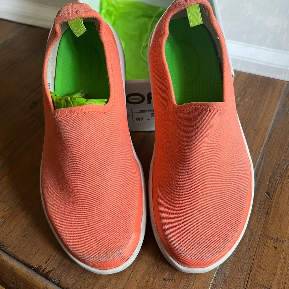 Oofos Oomg Eezee Womens Shoe